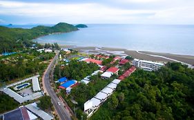 นิวแทรเวลบีชโฮเทลแอนด์รีสอร์ท